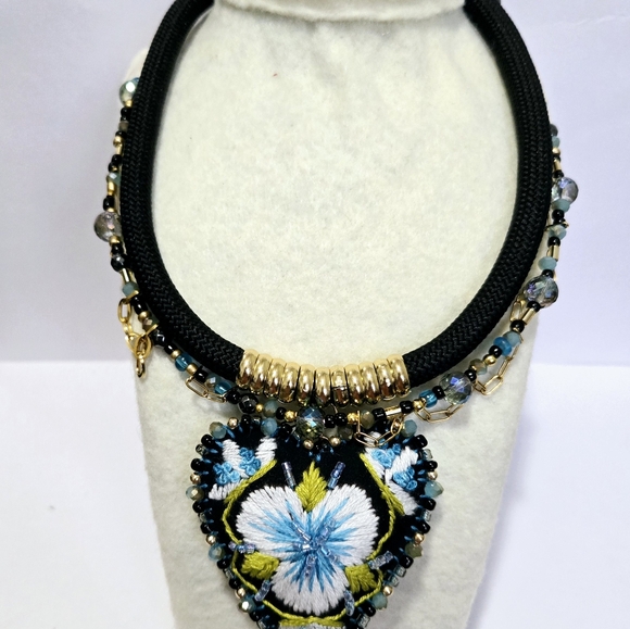 Handmade  Heart Necklace - Picture 4 of 6